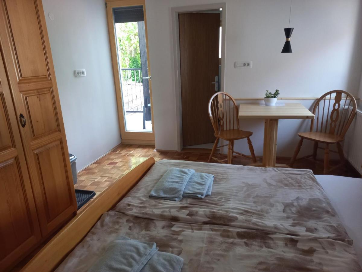 Sobe Levc Bed & Breakfast Мозирие Екстериор снимка
